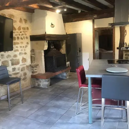 Aux écuries En Plein Coeur Du Bourbonnais Appartamento